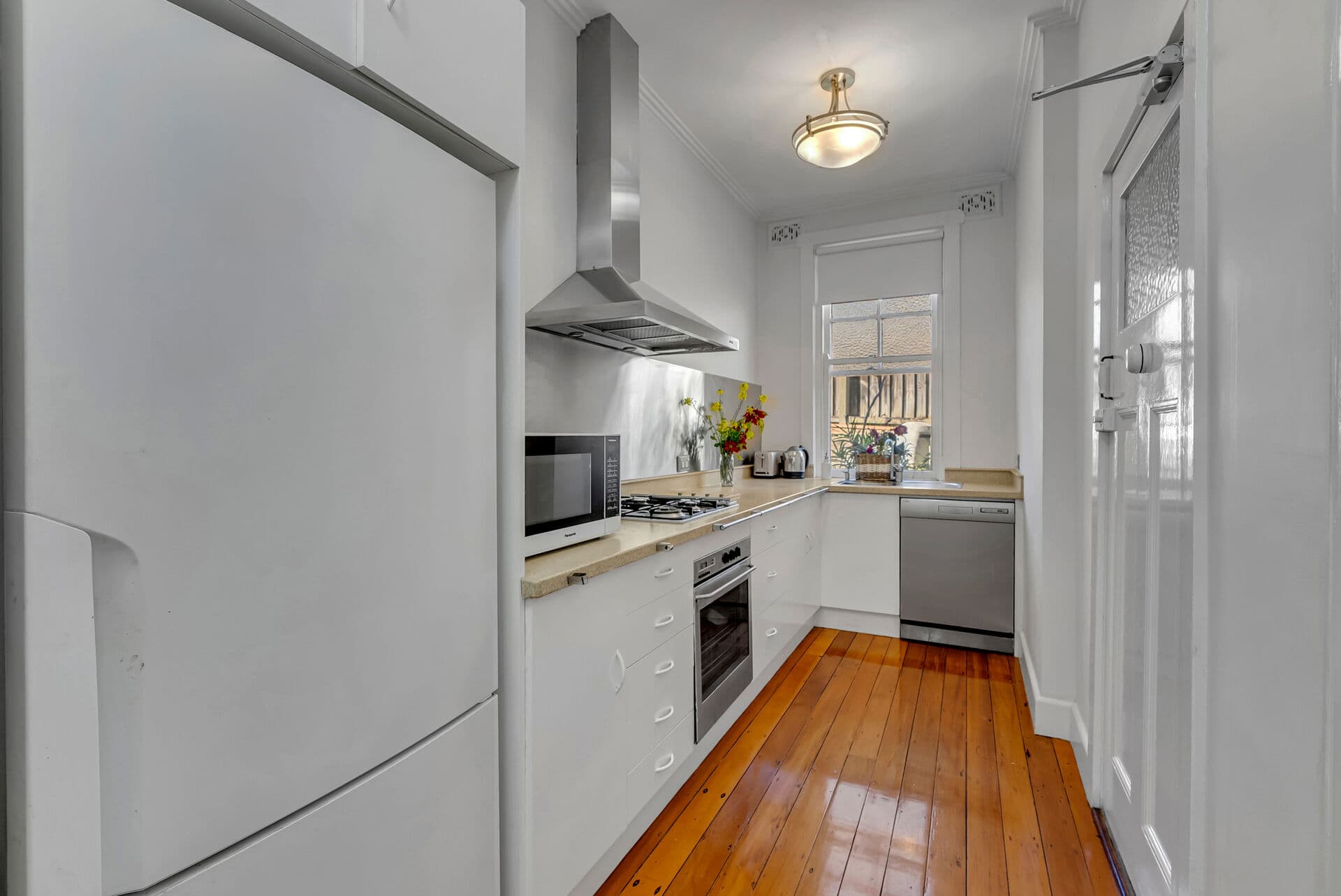1/1 Wulworra Ave, Cremorne Point NSW 2090 photo 2
